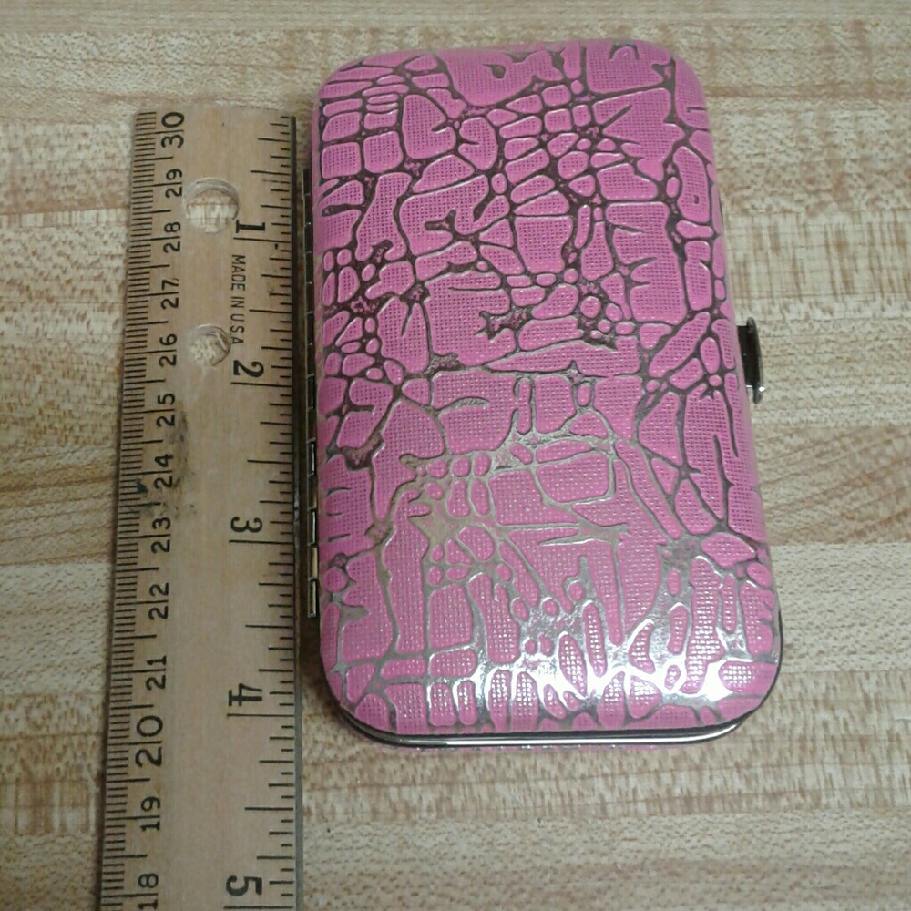 Manicure Kit - Picture 6 of 7